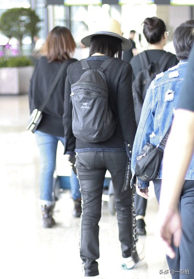 歌坛一姐那英一笑而过,那英歌坛一姐