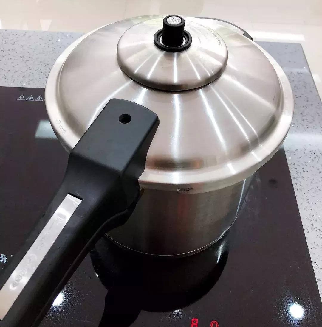 秘制卤肉+绿豆汤+小红薯，鹅妈妈压力锅10分钟搞定一顿营养餐