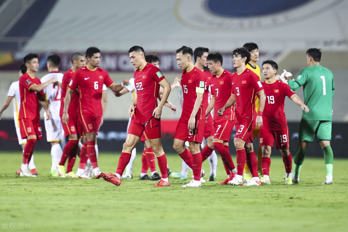 惨败越南后赛后总结,国足1:3输越南各足球大v热议