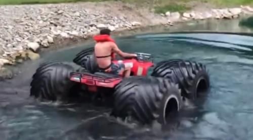 外国小哥把轮胎换成摩托车轮胎,外国人奇特改造越野摩托