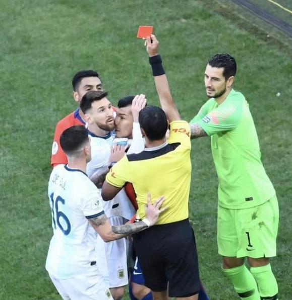 梅西的红牌纪录,梅西补时点球绝杀瓦伦西亚