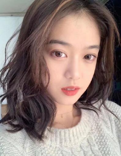 怎样通过化妆让眼睛变大,化妆遮眼袋放大双眼