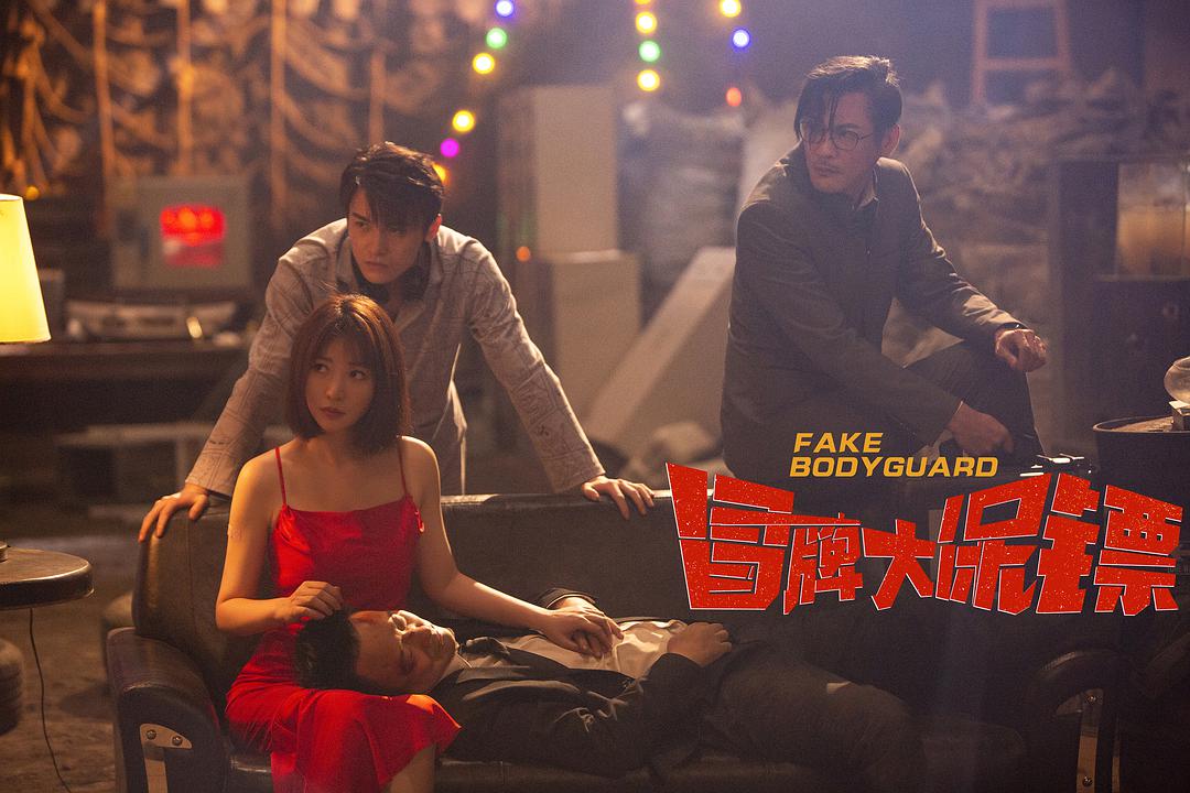 柳岩穿吊带衫,柳岩白色吊带衫