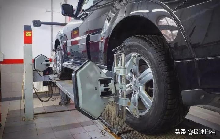 超跑敞篷红色不高于150万,四座敞篷超跑20万左右