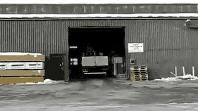 幽默gif：表哥误入传销之后，刚报完警，就收到消息