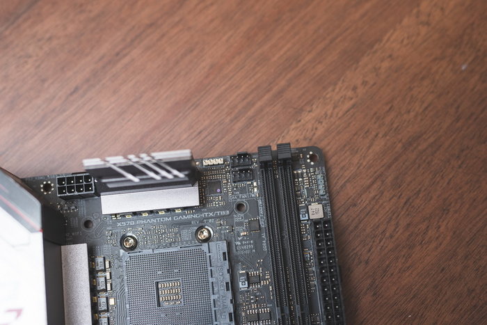 圣诞节前装一台白色雪花主机