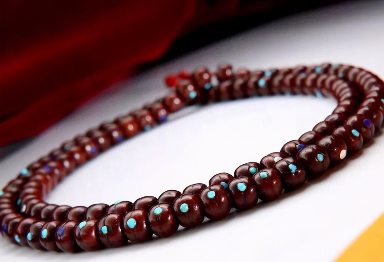 上油的文玩后期盘玩图片,文玩油颜色有黄有白