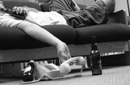 常喝酒的人酒后有3个表现,长期喝酒的人身体出现反常表现