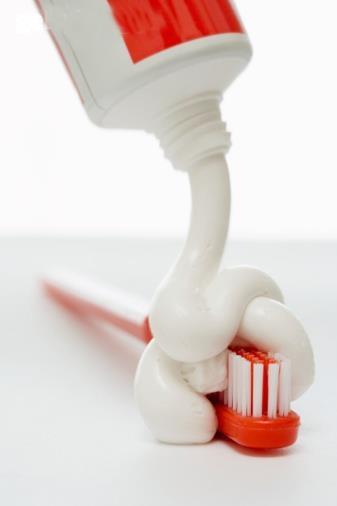 「丽皙白美肤」收下这份黑头作战攻略，让你摆脱尴尬草莓鼻！