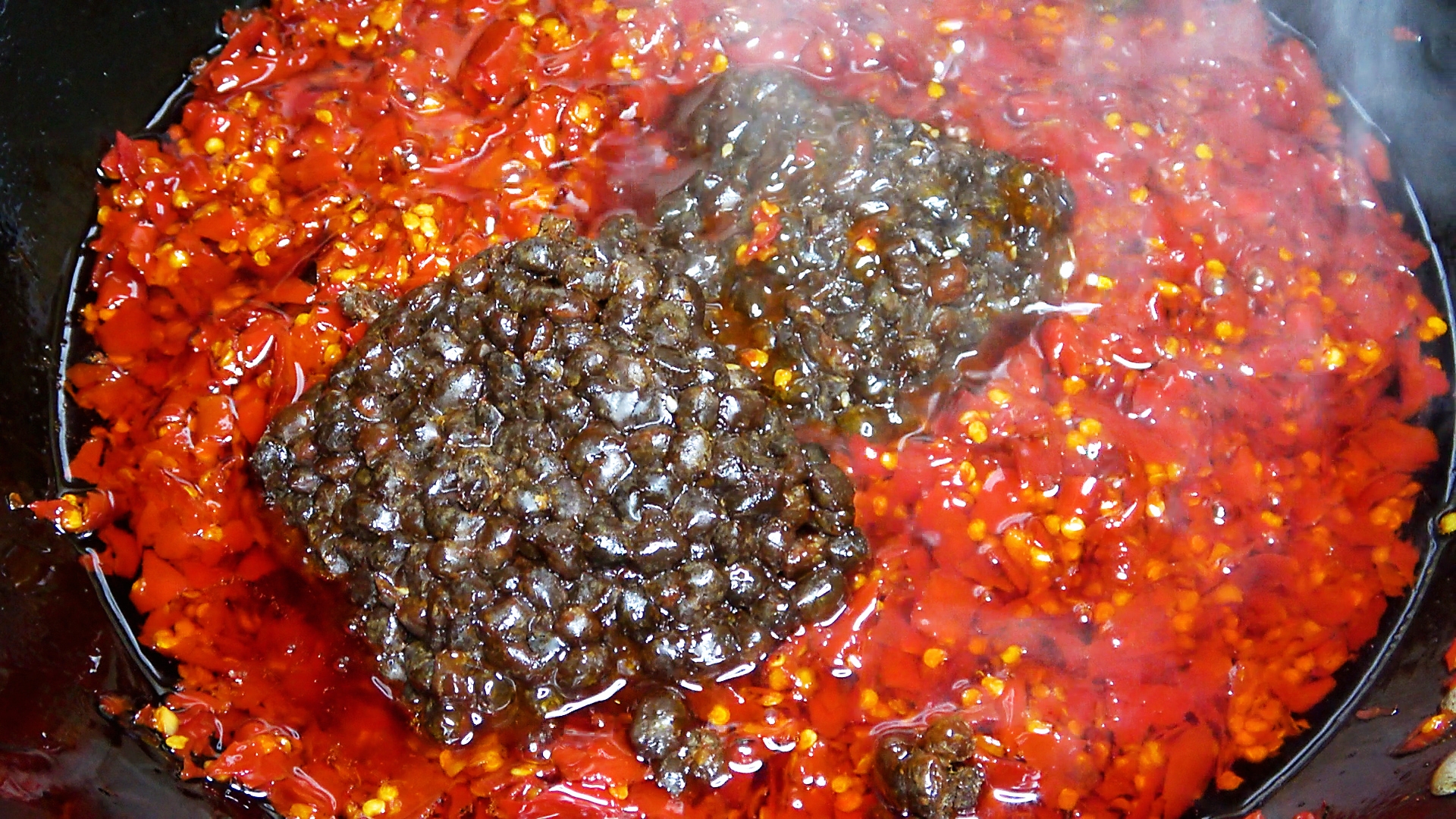 老干妈香辣豆豉酱的配方与制作,老干妈豆豉酱怎么做成的呢