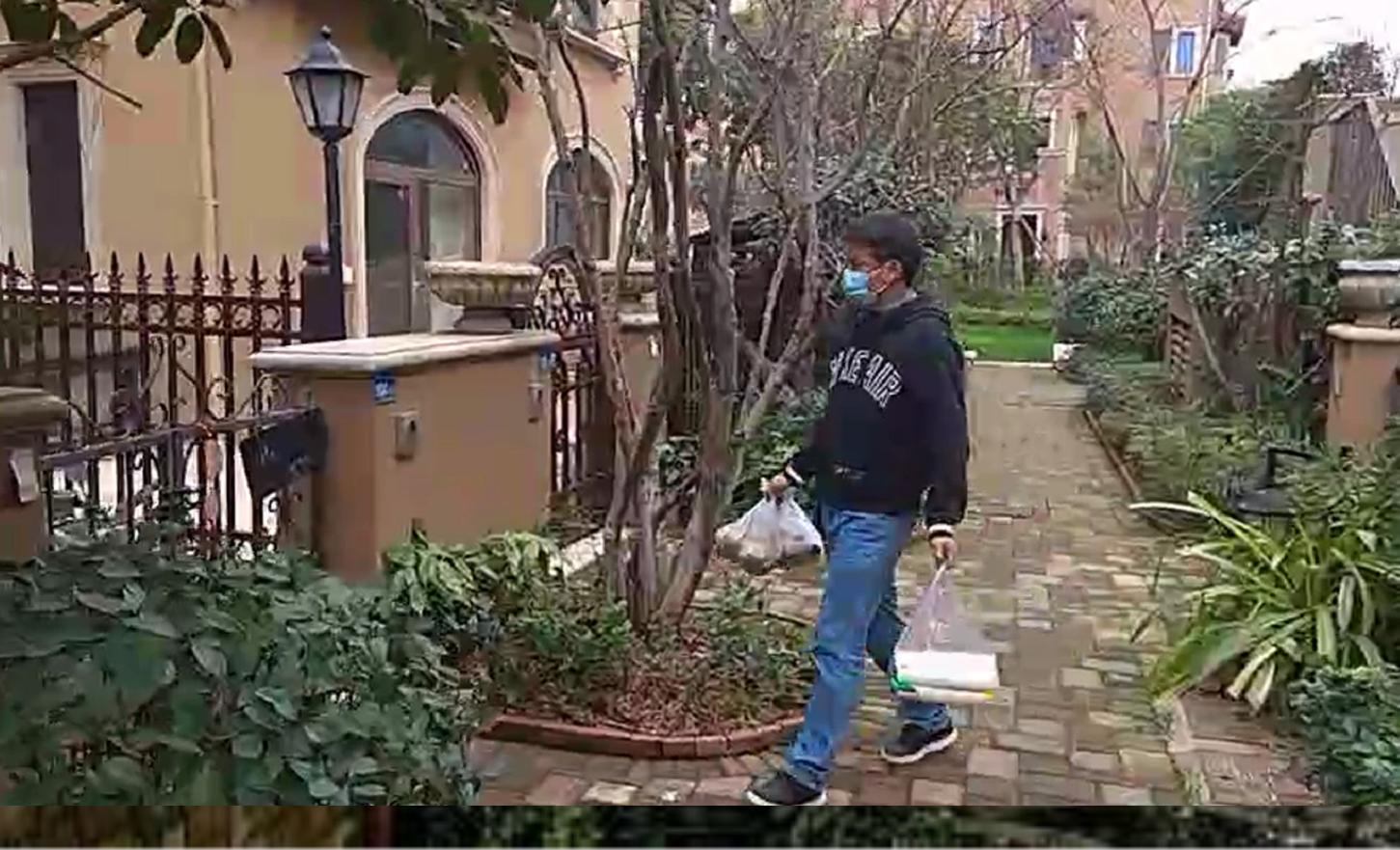 在东原纳帕溪谷，有一个“抛妻弃子”舍身抗疫的物业人