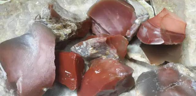 玉石鉴别最简单方法原石,沱江玉石原石的鉴别