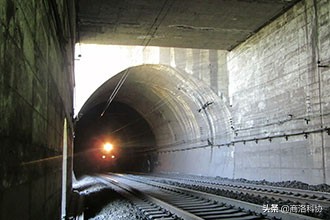 为什么手机过隧道没信号,快速火车过隧道手机有信号吗