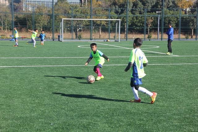 感受阳光感受生活的乐趣,感受阳光的美好传递运动的快乐