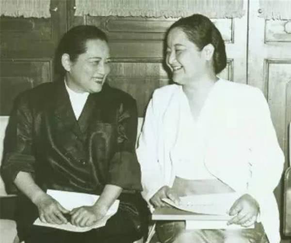 月薪抵人家一年，披金戴银，死后后辈瓜分遗产，却发现首饰全假货