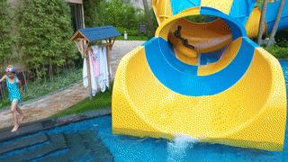 福建泉州聚龙小镇温泉公园：岩脉温泉中药花瓣池亲子戏水区