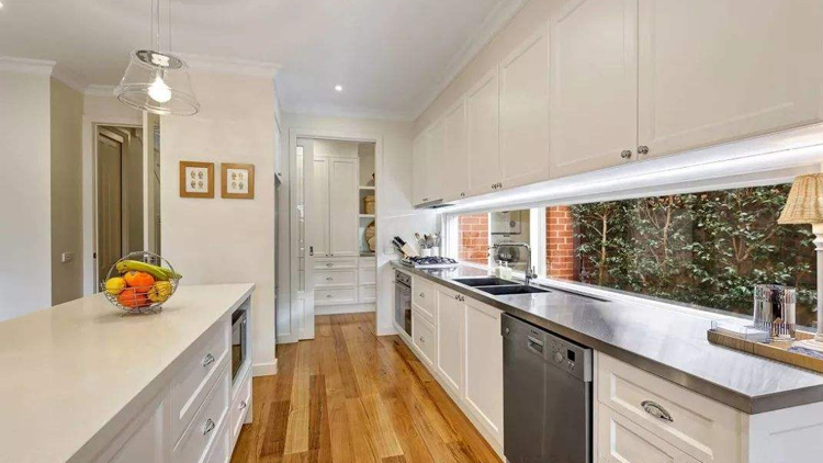 厨房台面用石英石真的还是假的,304不锈钢台面和石英石台面哪个好