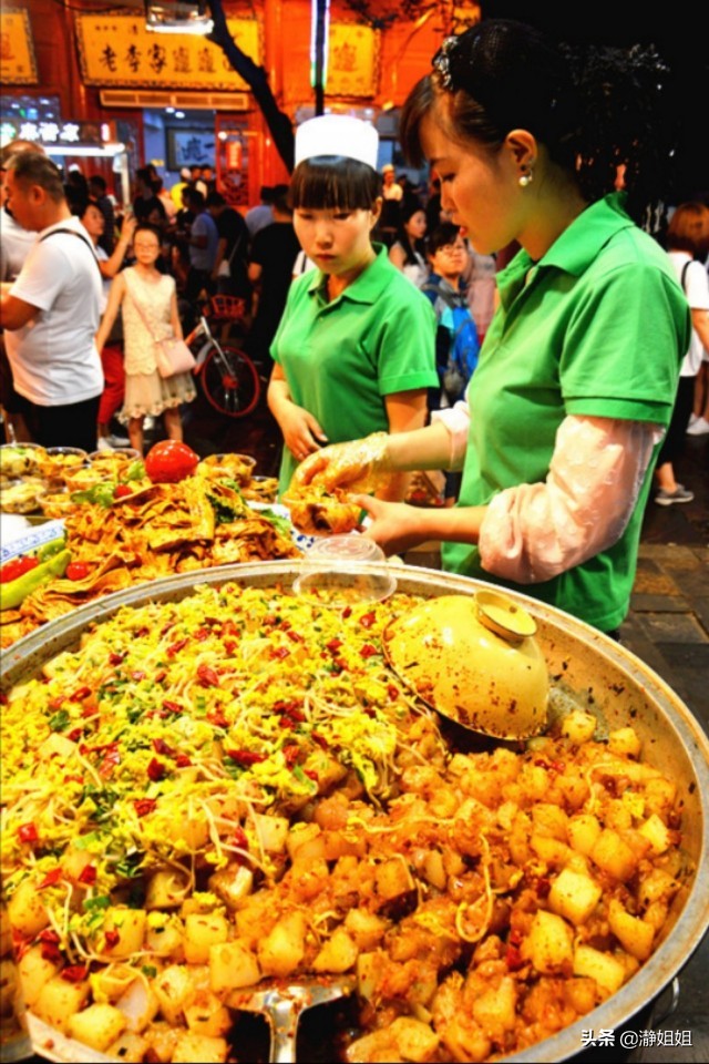 西安探店美食回民街,相约西安回民美食街