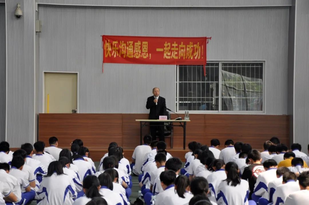 笔韵墨香放异彩，丰富舞台漫云中——广州市白云中学欢迎您