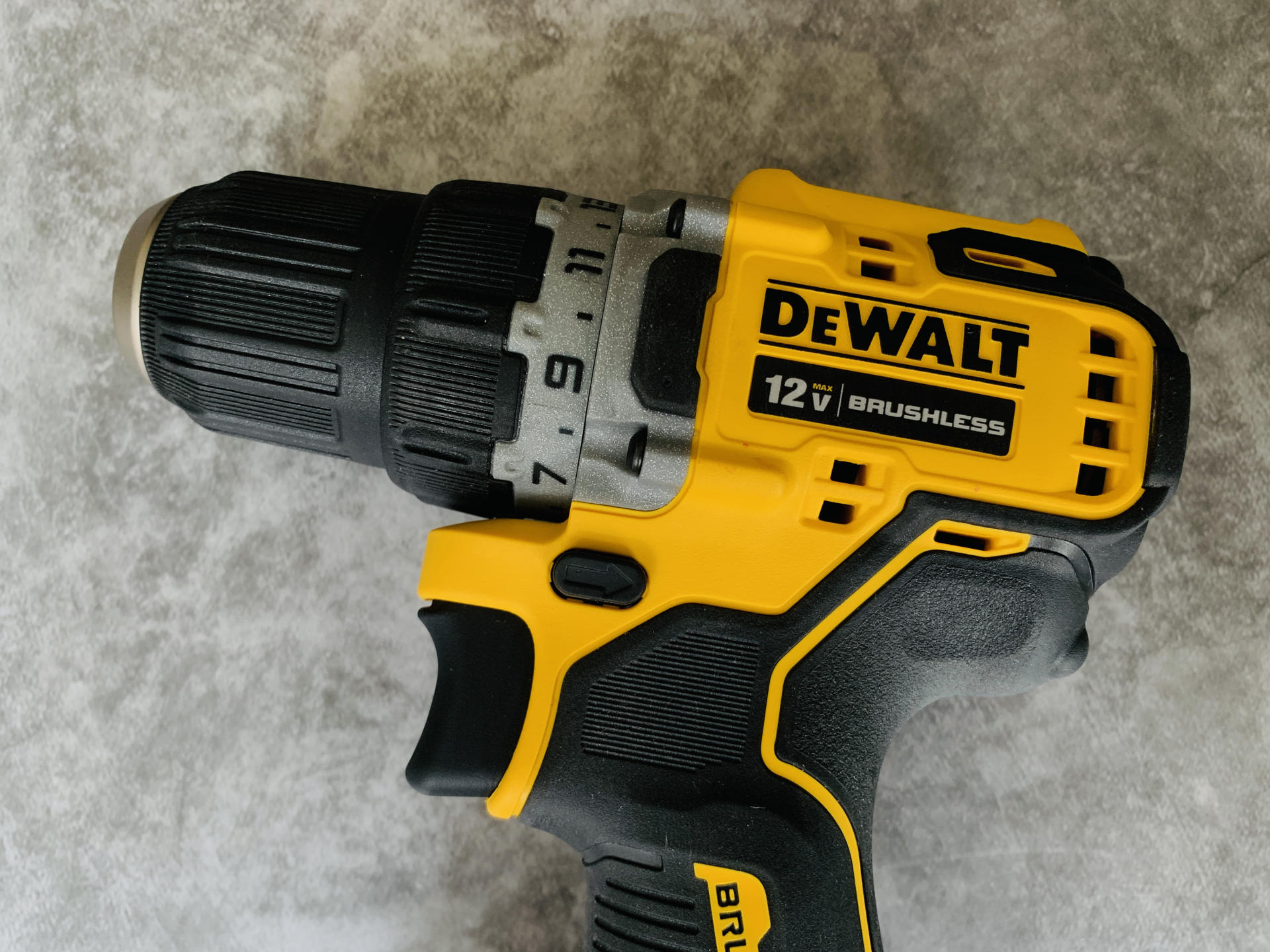 得伟电钻dcd701充满电要多久,得伟锂电钻测评