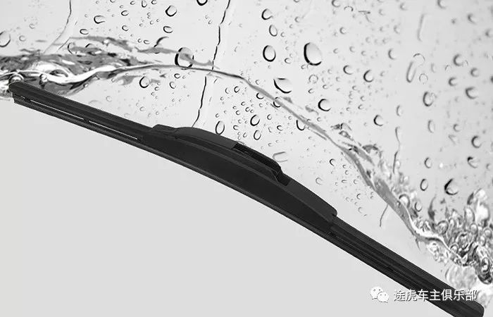 浓缩玻璃水掺自来水还是纯净水,汽车玻璃水用完了可以加水吗