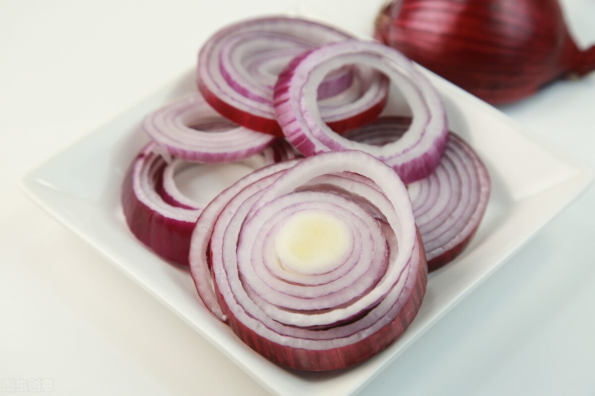 狗狗呕吐拉稀没精神不吃东西发抖,狗狗只呕吐不拉稀是什么原因