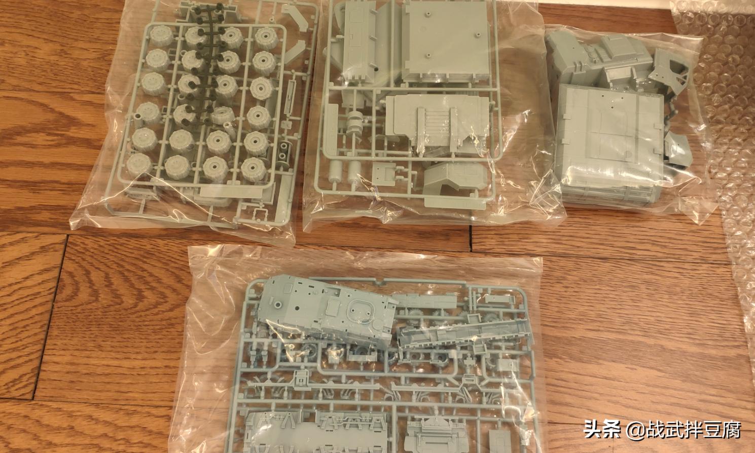 流浪地球运输车模型开箱视频,载具模型流浪地球