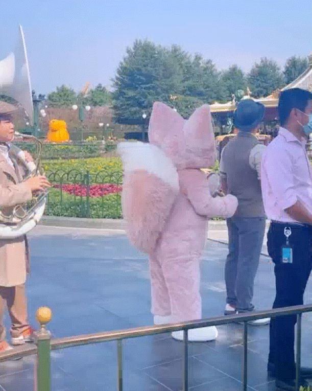 艳压星黛露的“四字爱豆”，抢了多少钱？