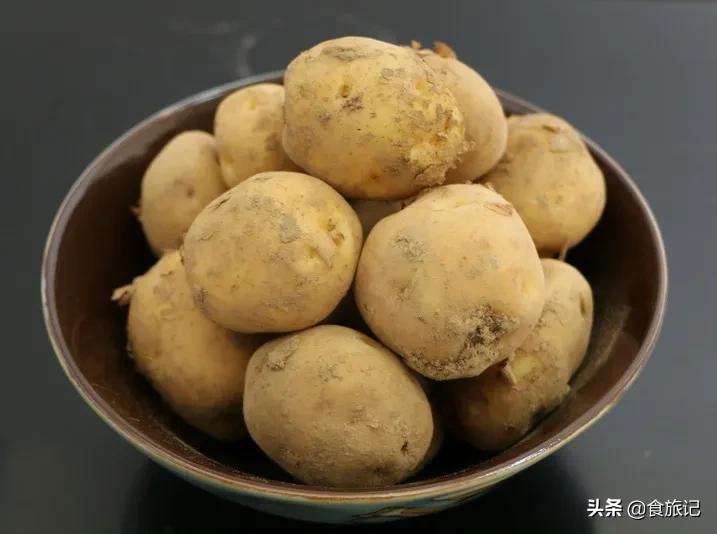 正宗恩施炕土豆摆摊,恩施炕土豆哪里卖的好吃