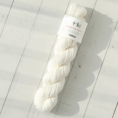 鱼骨针菱形毛衣图案,蓝色毛衣有花边的