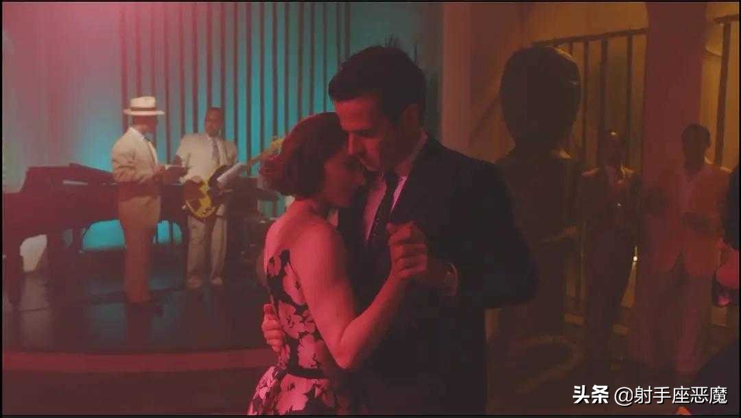 神剧回归：生活就像散场后的马戏团，总是有限温存，无限心酸