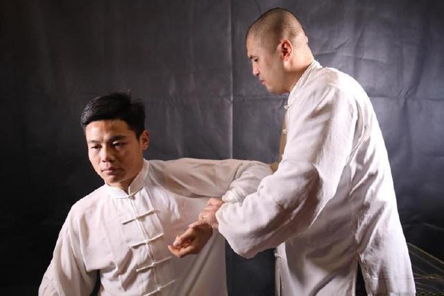 武僧一龙腰部受伤视频,武僧一龙复出