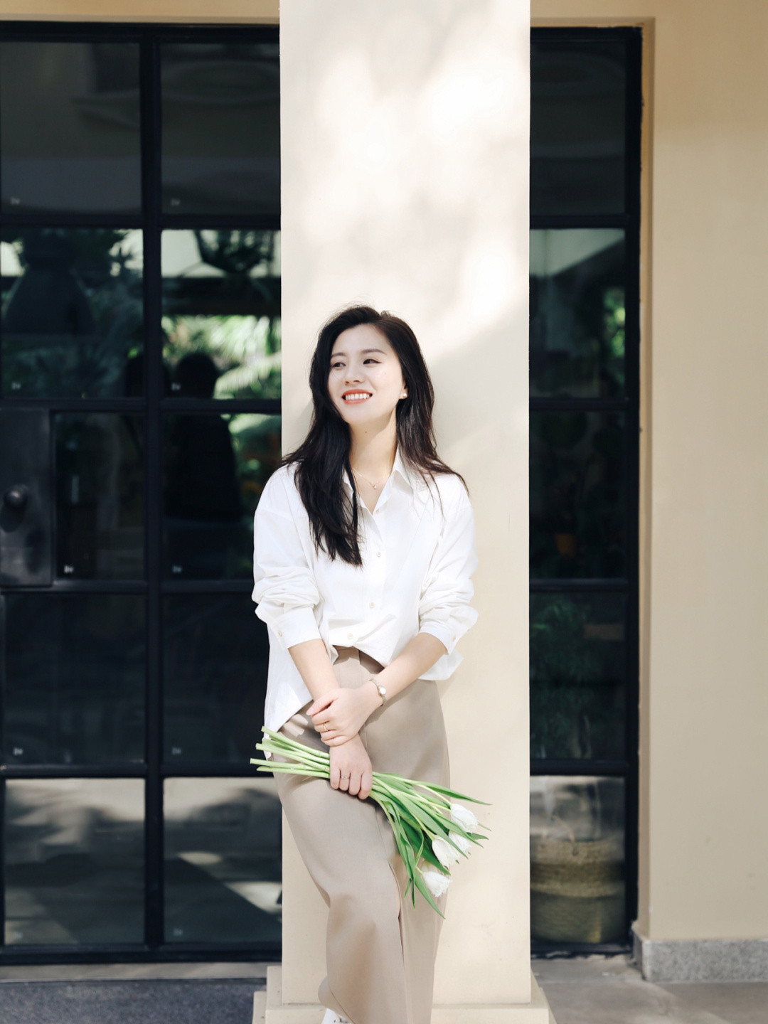 早秋衬衫搭配什么裙子,春天白色衬衫怎么搭配裙子才好看