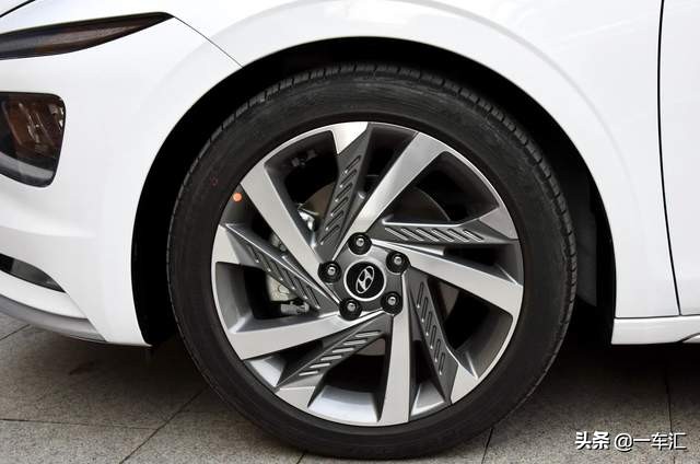 老款现代名图改新款前杠,现代菲斯塔跟现代名图