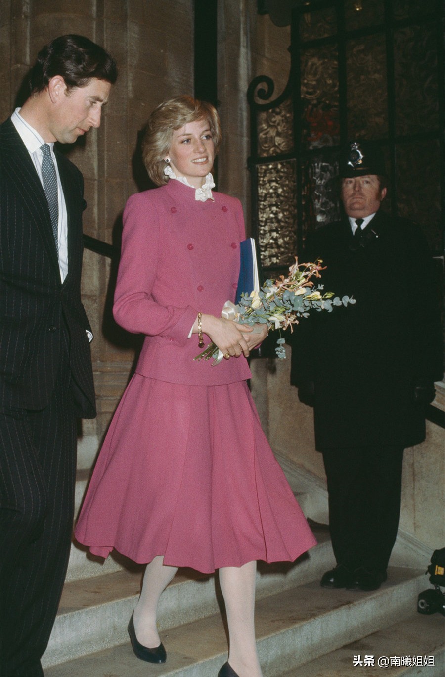 今年最火的裙子显瘦,到脚踝的长款裙子学生党又帅又酷