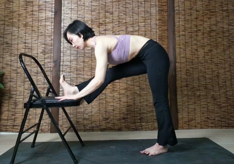 膝关节咔咔响隐隐作痛,下蹲时膝关节有小咔咔声