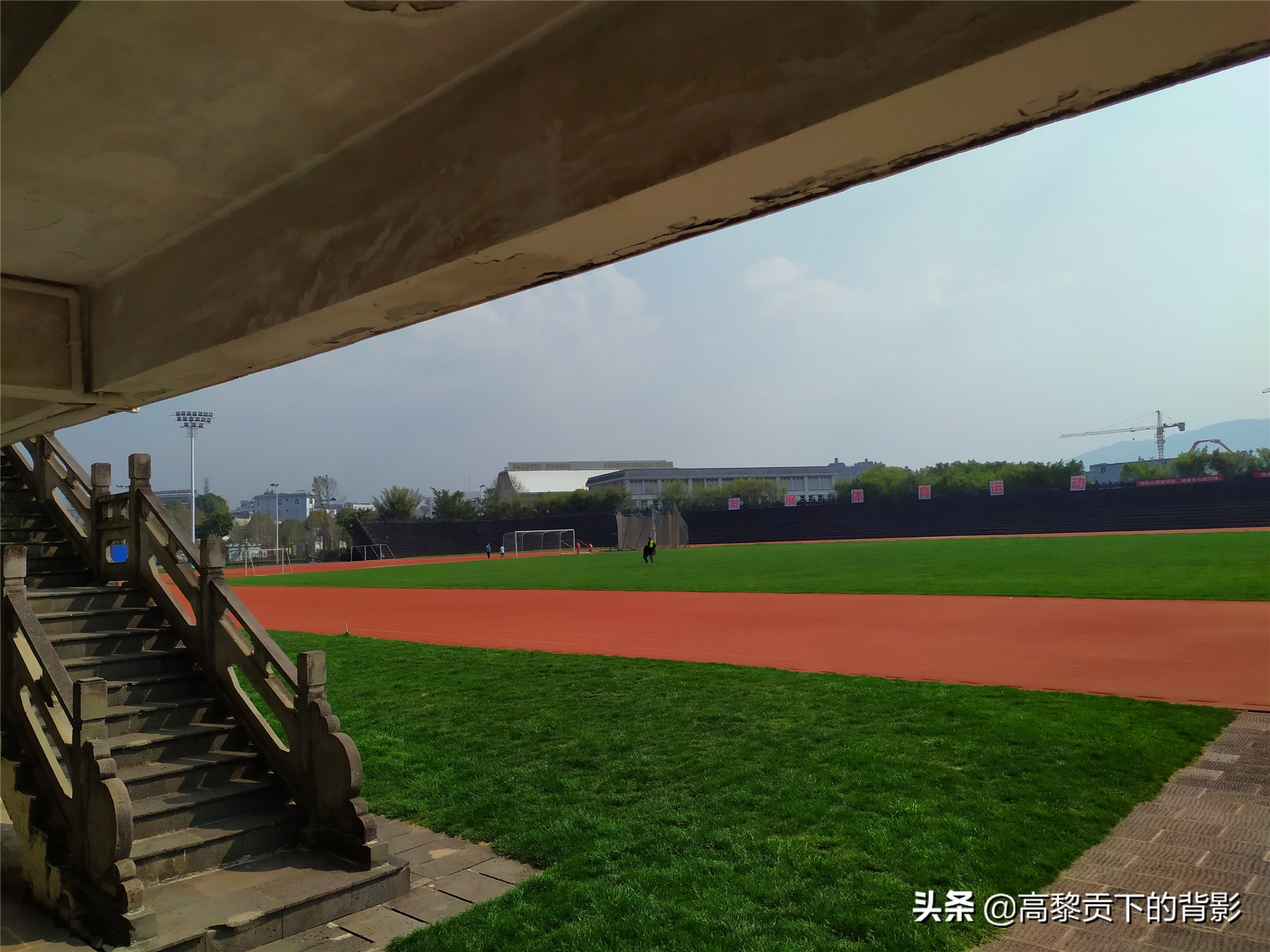 云南腾冲偶遇篮球赛顺便看看腾冲的体育设施如何？