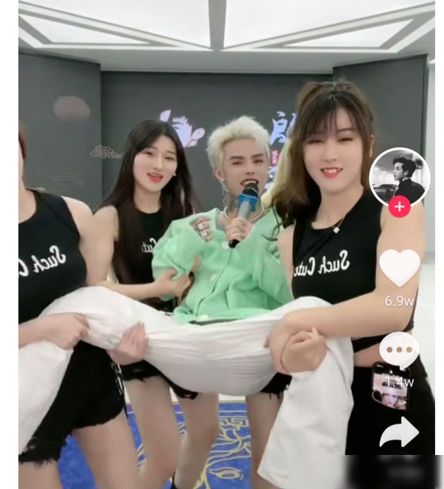 殷世航的财富密码！装疯卖傻五小时收入4500万，小丑竟是我自己