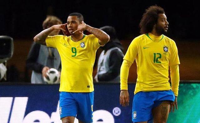 他是世界足球9号中锋的代表,把足球的魅力散发到极致