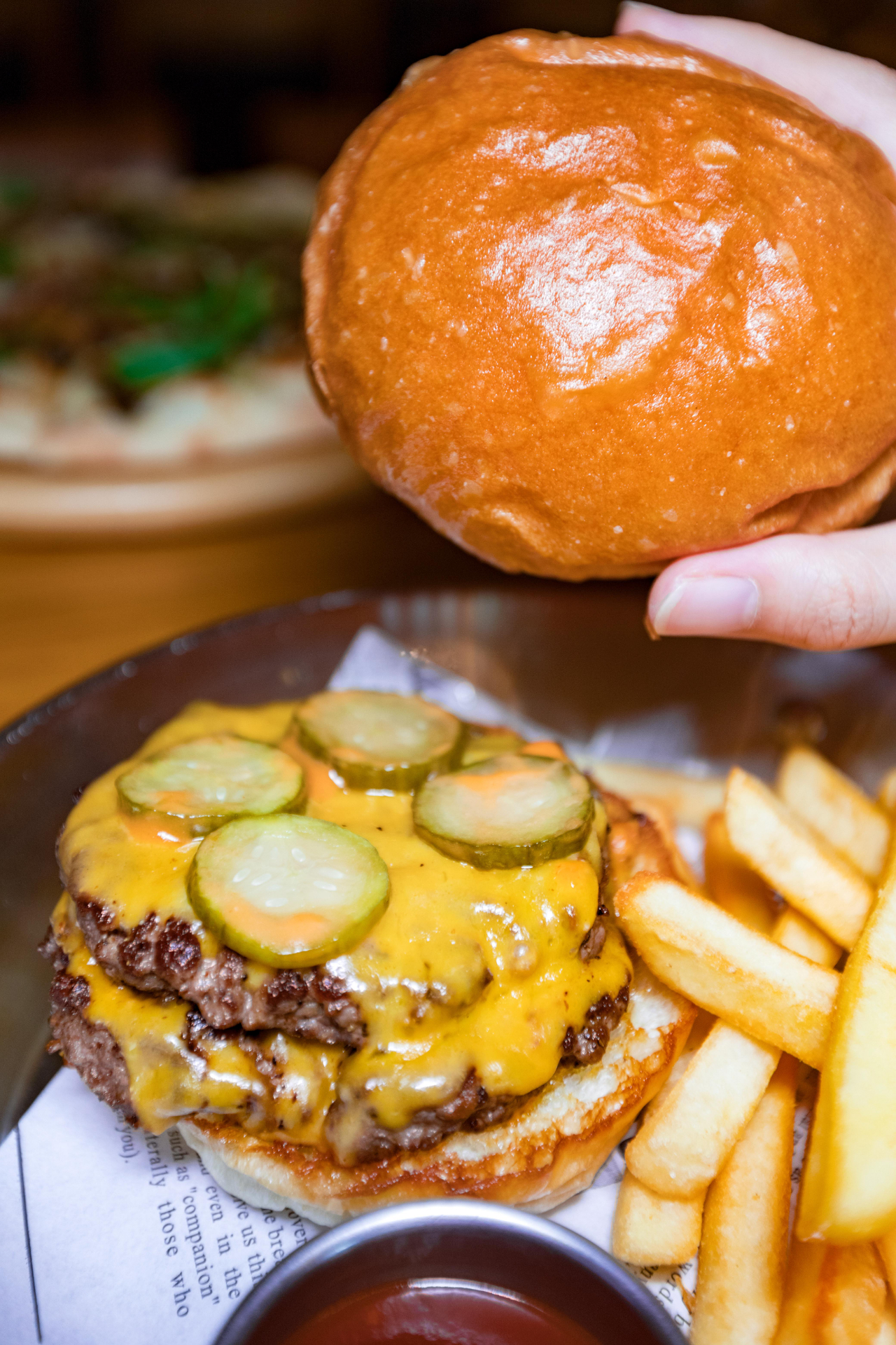 重庆第①家正版餐酒博物馆来了！1000+酒水，50+简餐，嗨翻16h