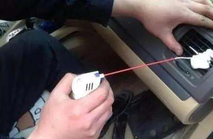 汽车车内灰尘大教你一招解决,开车如何快速把车内灰尘排出去