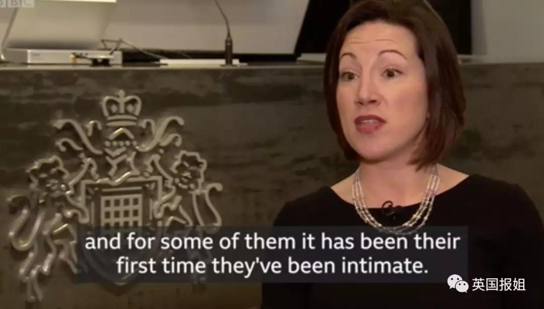 女子假扮男人骗60万,女子女扮男装同居骗100万