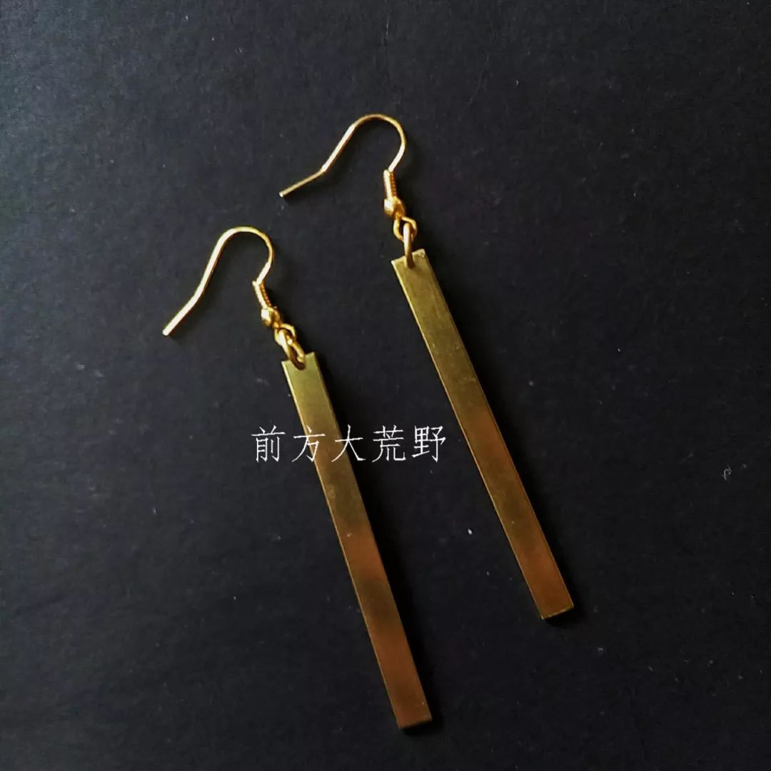 耳饰别致不对称,耳饰可爱黑白