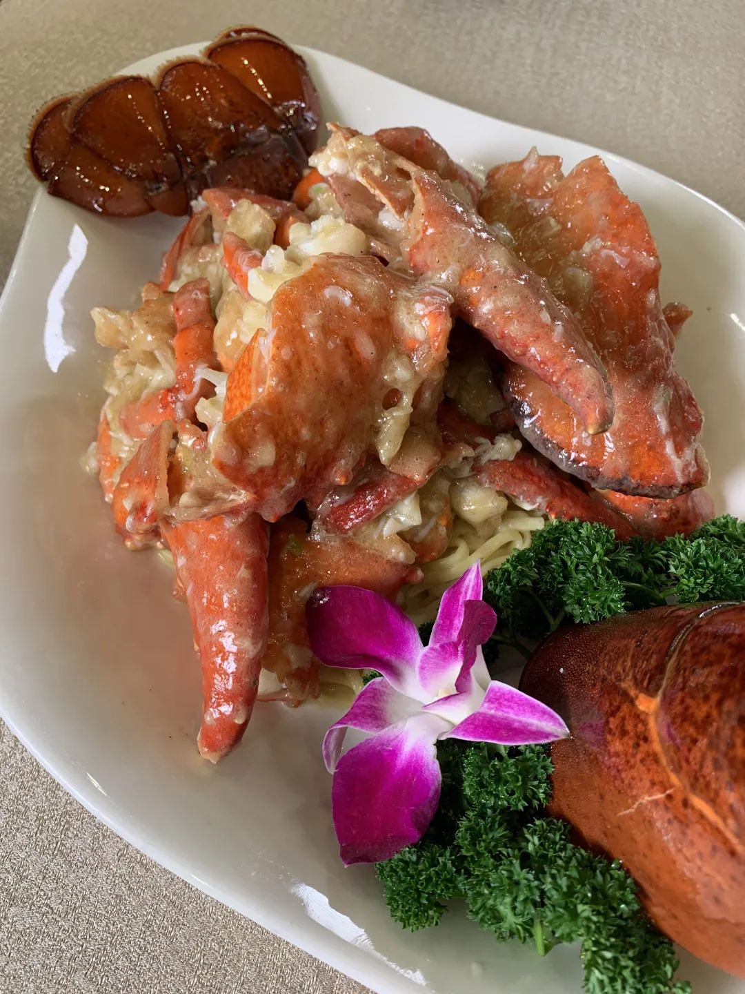 静安繁华市中心酒店人均¥125起！脆皮炸乳鸽、香酥鸭令人疯狂