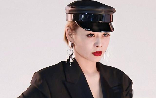 张含韵万茜最后一张照片,万茜和张含韵谁有实力