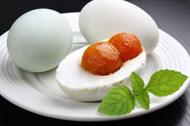 一文说全:腌咸蛋的各种江湖美味流派,说到最后,眼眶湿润了