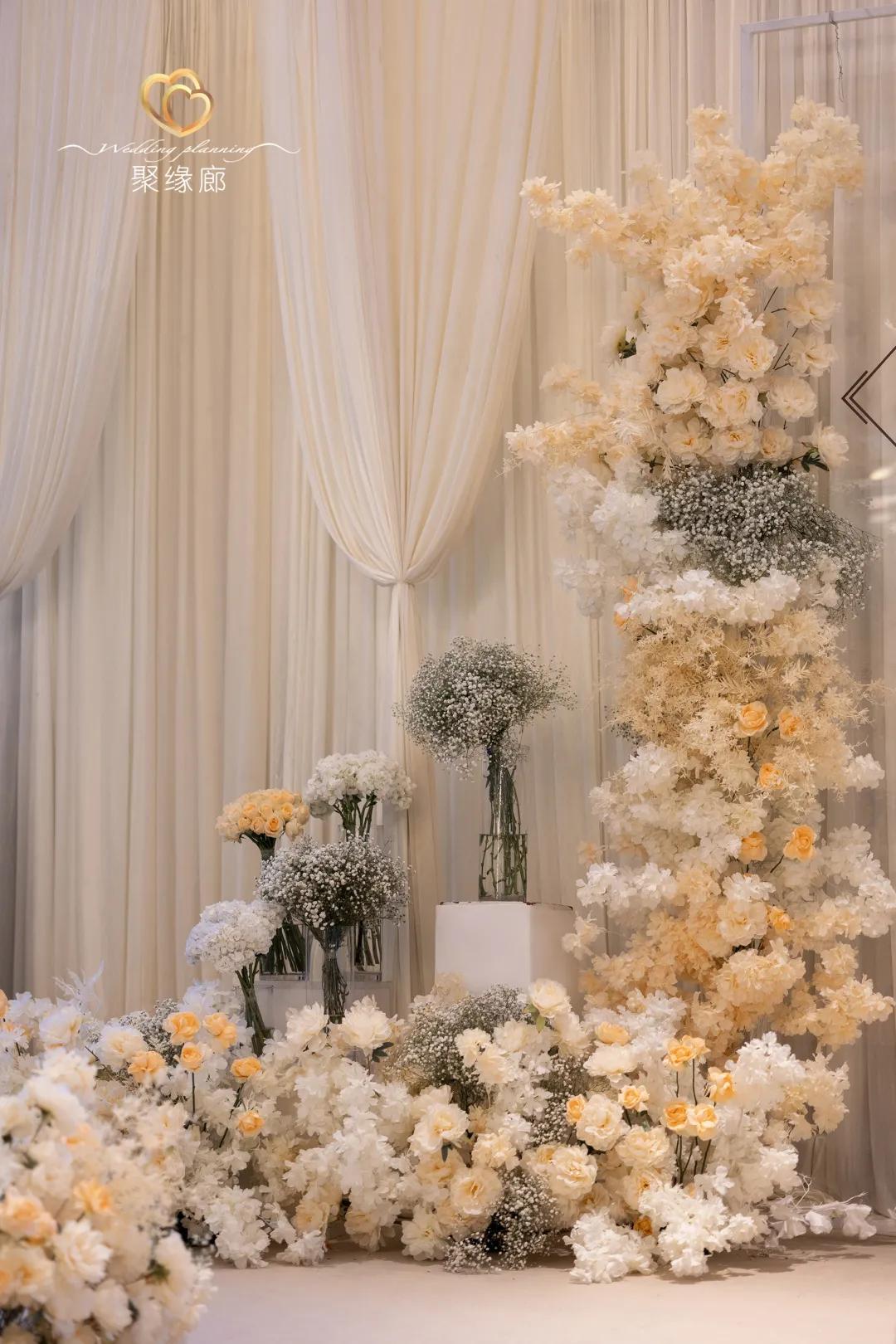 香槟色的寓意是我只钟情你一人,温柔的香槟轻奢婚礼