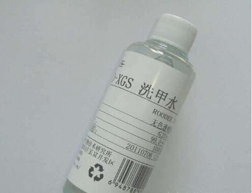 玻璃上的贴纸风化了怎么快速除掉,玻璃被贴广告贴纸撕不下来怎么办