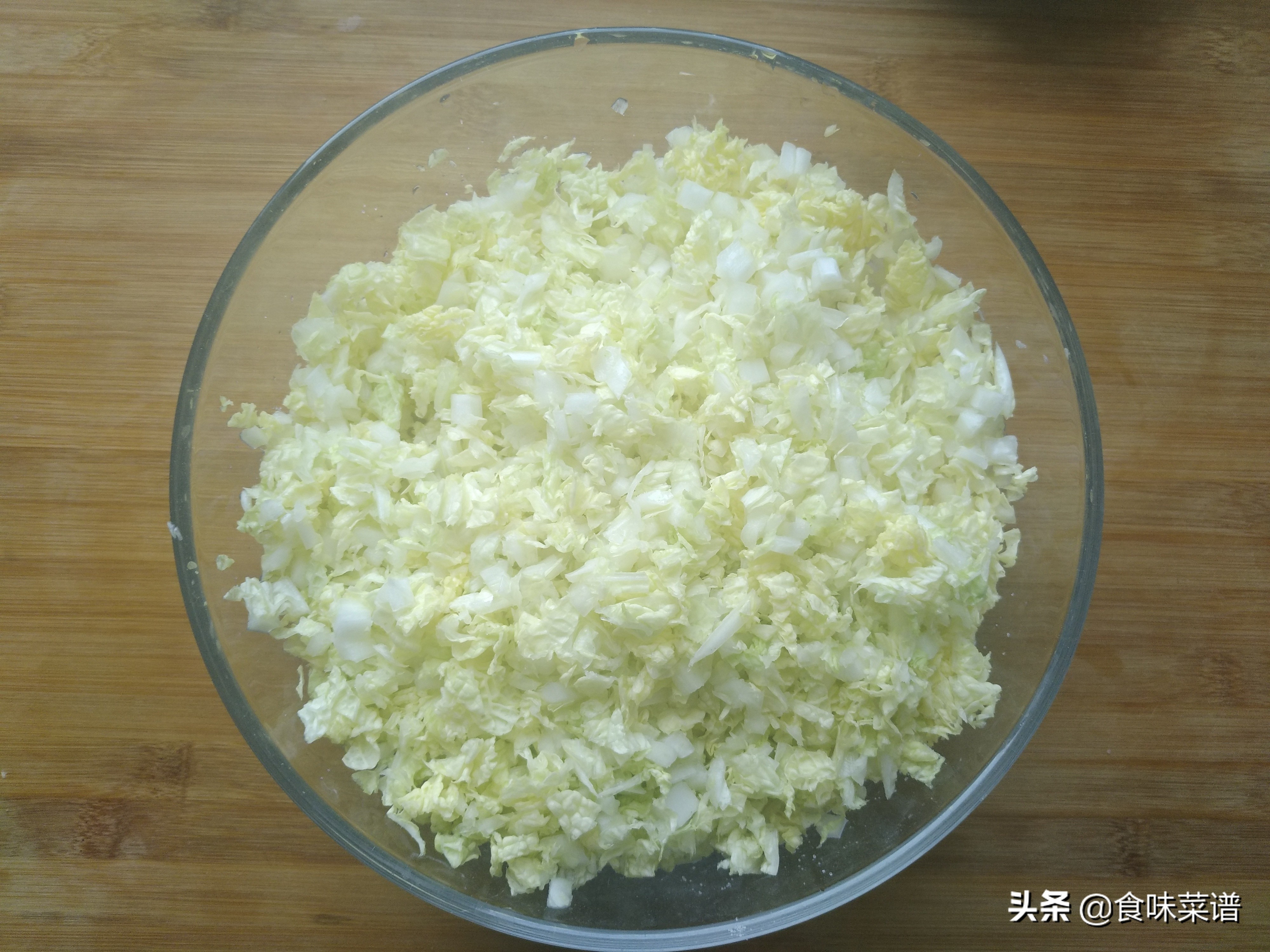 白菜肉包最好吃的做法，色香味美，松软不塌陷，原来做法这么简单