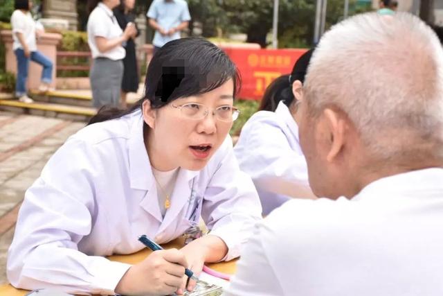 年龄50到55如何做体检男士和女士,50岁体检必查10大项目要多少钱